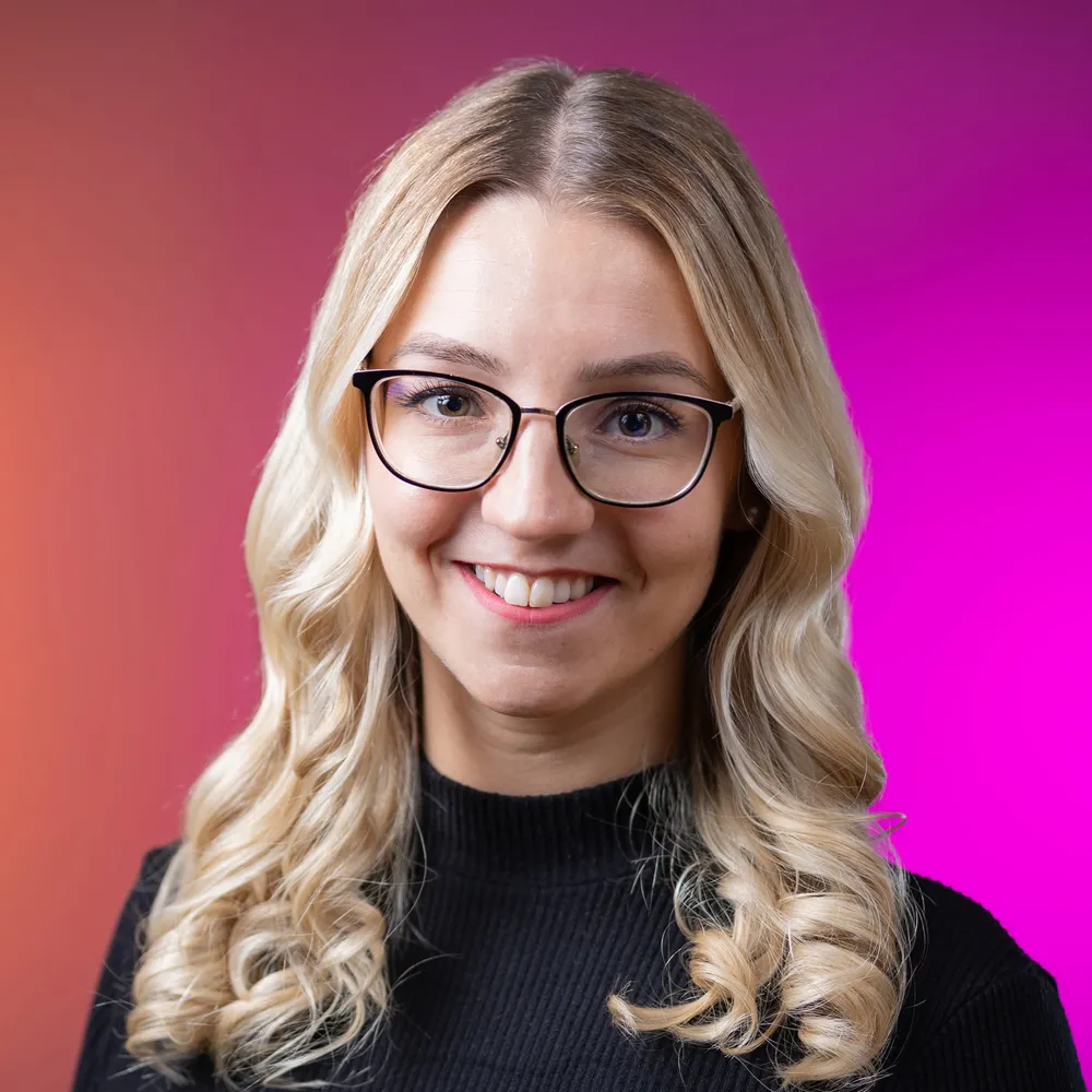 Edina, a Plus Kreatív csapatának tagja